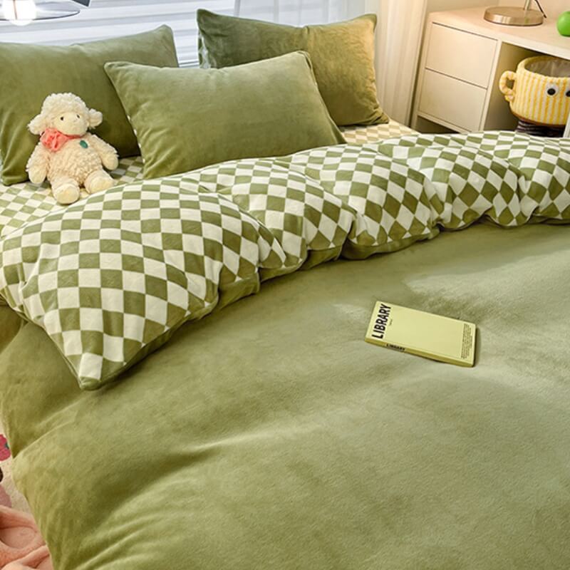 Warm Plush Plaid Skin-Friendly Soft Bed Sheet Set